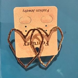 Cute fashion heart earrings nwt
